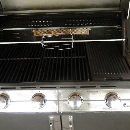 Lazaapartman Apartment